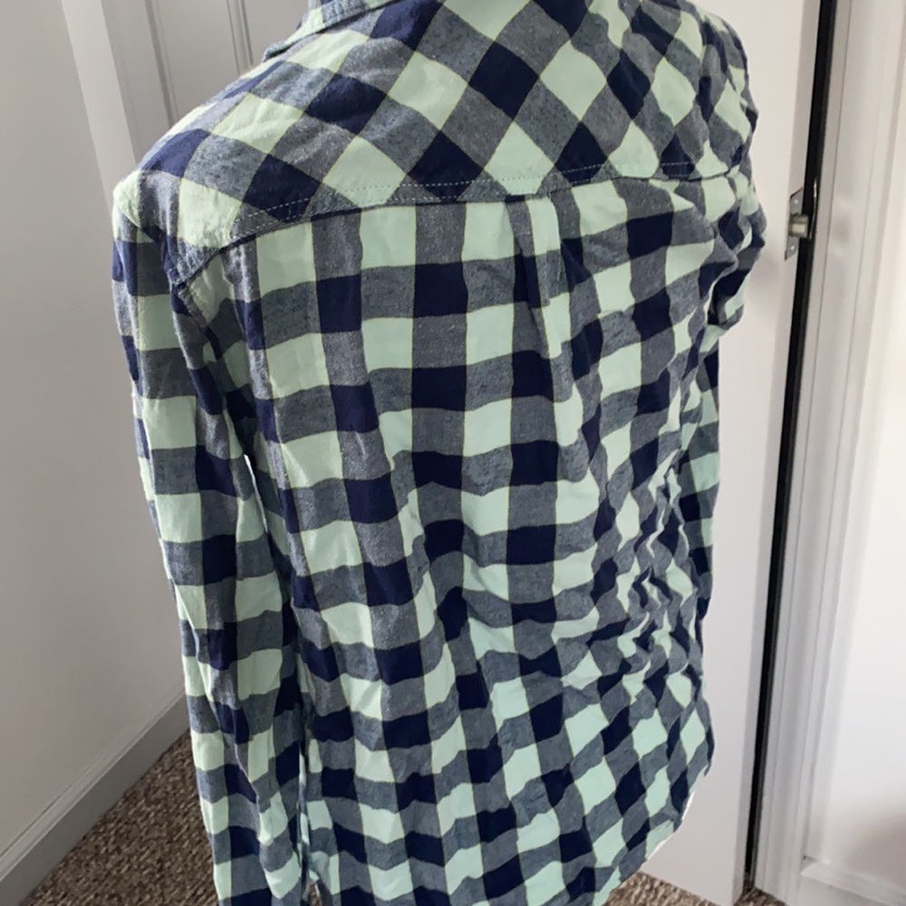 Ladies flannel 💙 - Picture 4 of 4